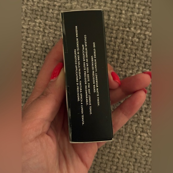 FENTY BEAUTY Stunna Lip Paint – “Uncensored” (01)
Brand new - Picture 8 of 11